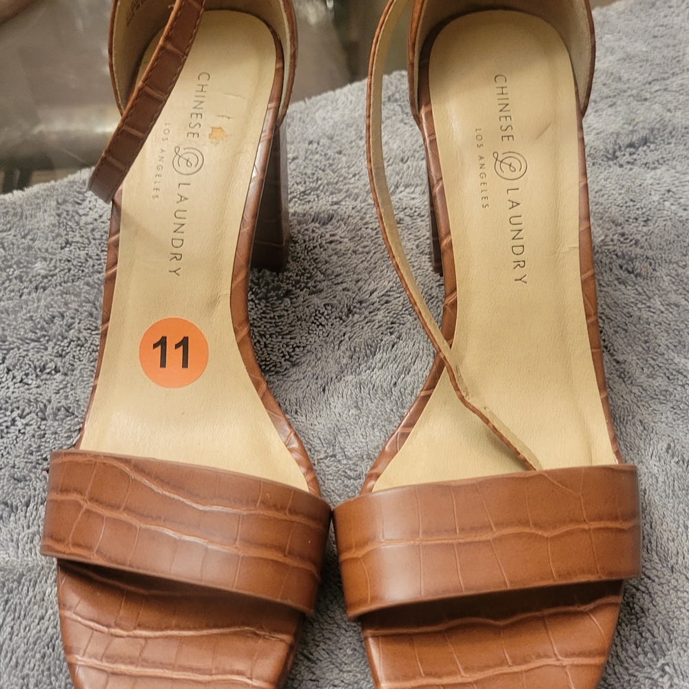 Chinese Laundry Tan Croc-Embossed Heels